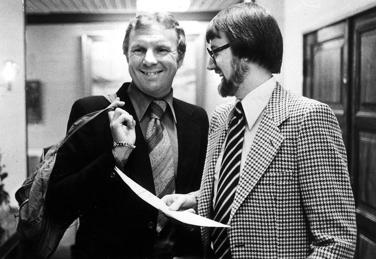 Bobby Moore og Helge Sander kunne i 1978 præsentere et samarbejde, der blev særdeles kortvarigt. Ole Lind/POLFOTO