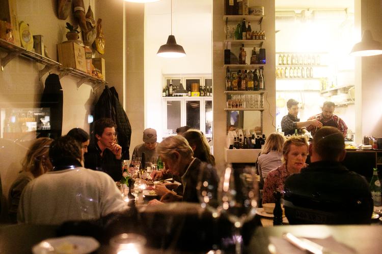 Osteria 16 på Vesterbro er en af de restauranter i København, hvor man har begrænset tid til at indtage sit måltid. Det sikrer restauranten flere hold gæster i løbet af aftenen. Arkivfoto Miriam Dalsgaard