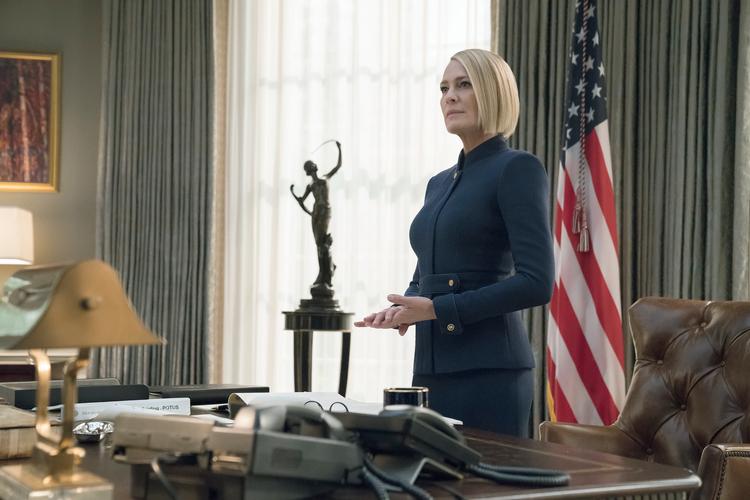 Ligesom den rigtige amerikanske præsident splitter befolkningen, splitter Claire seerne i afslutningen på 'House of Cards'. David Giesbrecht/Netflix