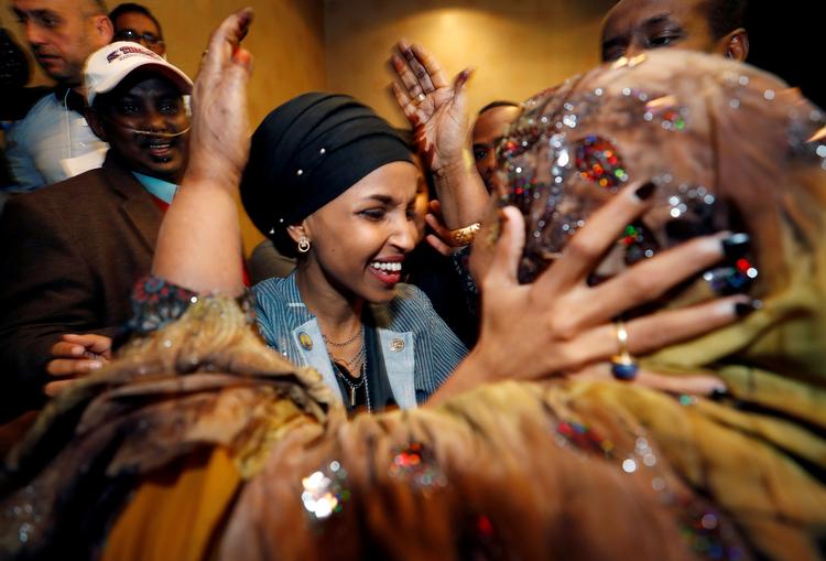 Demokraten Ilhan Omar forsvarede partiets plads i Minneapolis, men blev samtidig en af de første muslimske kvinder til at komme i Kongressen. Foto: Reuters/Eric Miller
   Eric Miller/Ritzau Scanpix