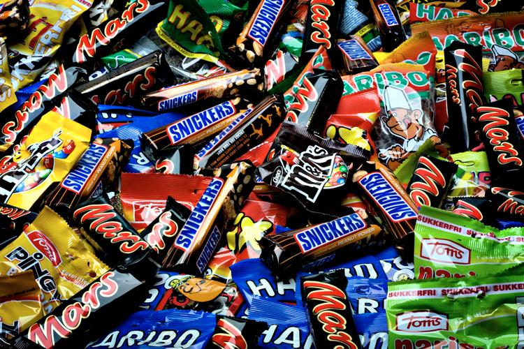 »Lad være med at have en lille, hyggelig juleslikskål stående, for det bliver ædt! Og lad være med at tro, at du kan købe til lager, og at du bare spiser det med samme hastighed som ellers«, lyder rådet fra seniorrådgiver ved  DTU, Sisse Fagt. Miriam Dalsgaard/POLFOTO