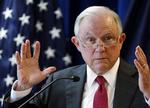 »Det er ikke nogen hemmelighed, at Donald Trump har været ganske rasende på Jeff Sessions i ganske lang tid, siger chefredaktør på specialmediet Kongressen.com Anders Agner Pedersen. Robert F. Bukaty/AP