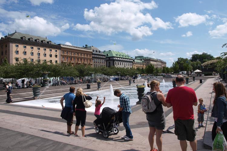 Det er foran dette bassin, at Apple ville placere deres elektronikbutik i Kungsträdgården, den ældste park i Stockholm. Jip/wikimedia Commons