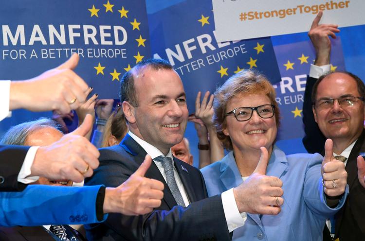 Manfred Weber vandt afstemningen om at blive EPP's spidskandidat på partikongressen i Helsinki torsdag. Han fik 492 stemmer, mens finske Alexander Stubb fik 127. Markku Ulander/AP