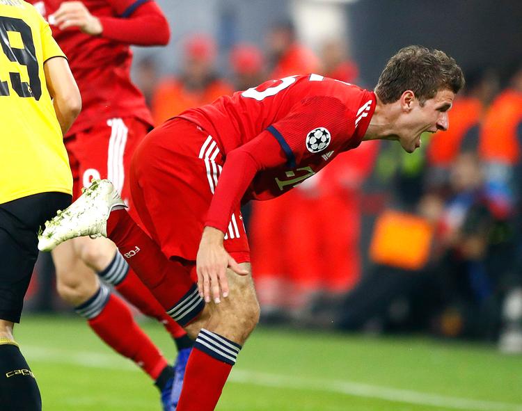 Bayern Münchens alsidige angriber Thomas Müller er  inde i en periode med mindre god form. Også en anden Bayern-gigant, forsvarschefen Jerome Boateng, er blevet voldsomt kritiseret i denne sæson. Matthias Schrader/AP