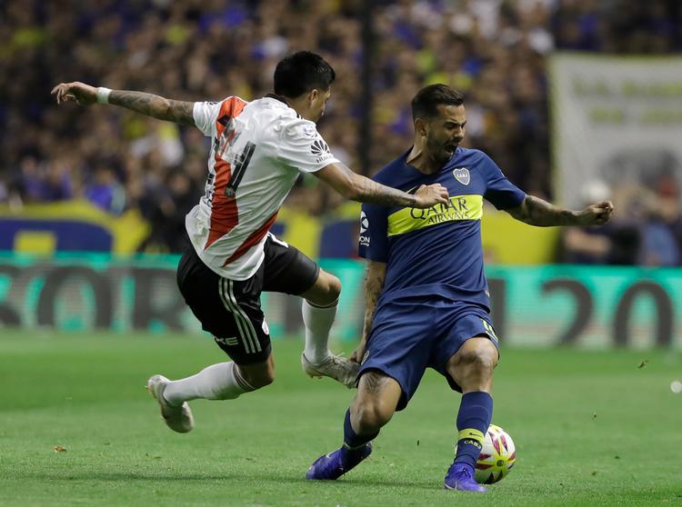 Det går altid vildt for sig mellem de blå fra Boca og River Plate. Natacha Pisarenko/AP