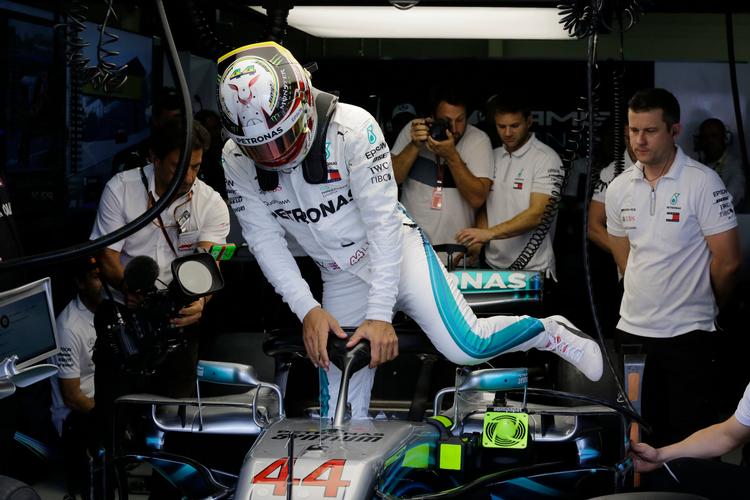 Lewis Hamilton starter for 82, gang i karrieren i poleposition. Nelson Antoine/AP