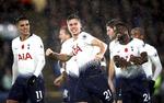 Det holdt hårdt særligt sidst i kampen, men Tottenham tilkæmpede sig en 1-0-sejr i en våd kamp mod Crystal Palace. John Walton/AP