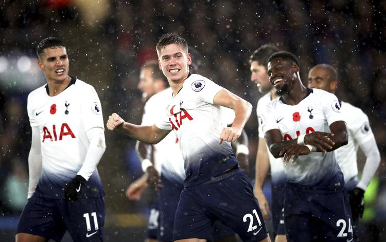 Det holdt hårdt særligt sidst i kampen, men Tottenham tilkæmpede sig en 1-0-sejr i en våd kamp mod Crystal Palace. John Walton/AP