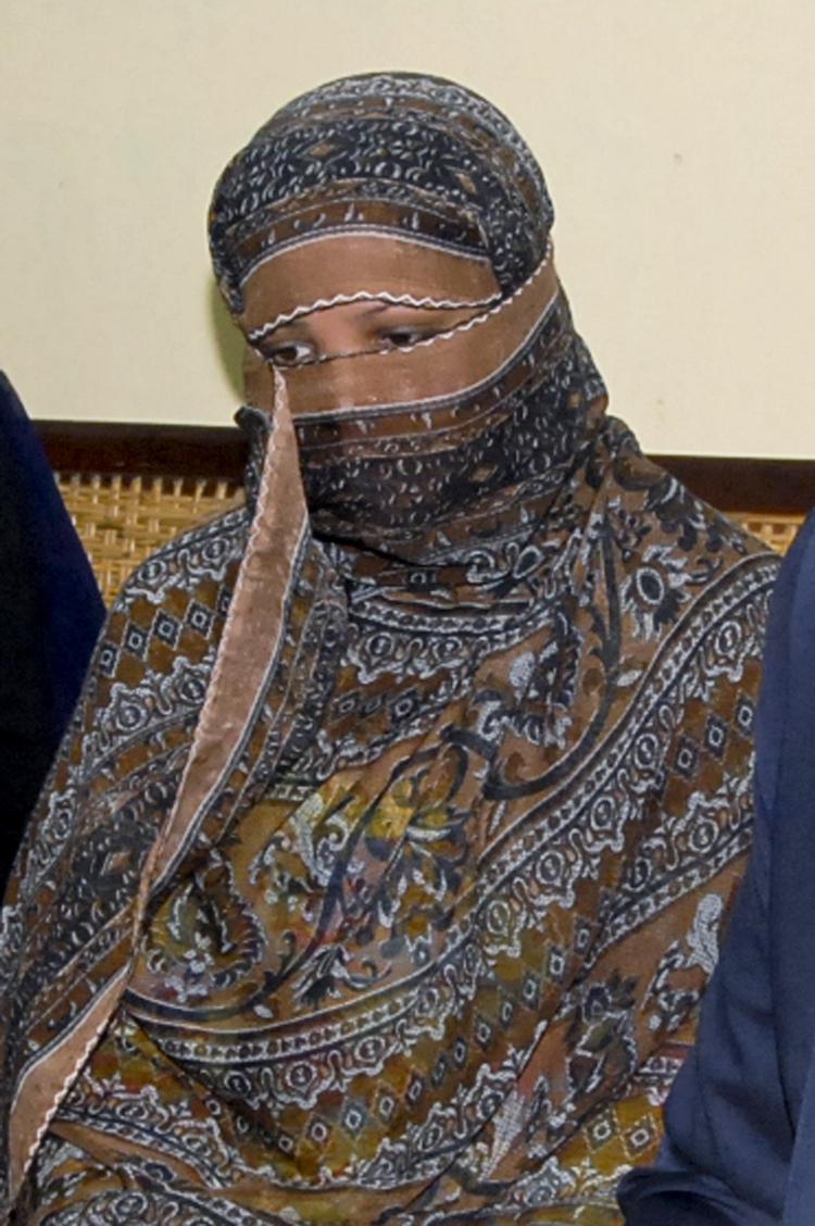 Kristne Asia Bibi ses her under retssagen imod hende. Hun håber nu at kunne rejse til Tyskland. /AP