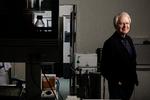 
    Den humane bakterieflora i tyktarmen/afføringen. De milliarder bakterier, vi alle går rundt med, på alle mulige måder påvirker sundhed, sygdom, velbefindende etc. Professor Oluf Borbye Pedersen, KU.
   Foto: Peter Hove Olesen/POLFOTO