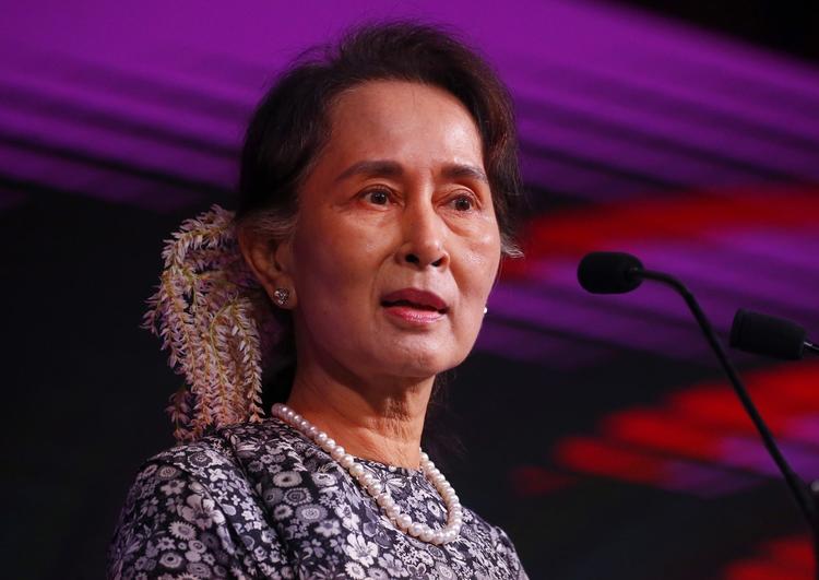 Det er i særdeleshed Aung San Suu Kyis manglende indsigelser mod forfølgelsen af rohingyaerne, en muslimsk minoritet i den nordlige delstat Rakhine, der er årsagen til at  menneskerettighedsorganisationen har valgt at fratage Nobel-prismodtageren deres fornemste menneskerettighedspris,. Bullit Marquez/AP