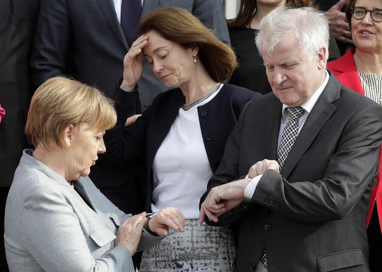 Angela Merkel og Horst Seehofers har haft en svær politisk sæson. Michael Sohn/AP