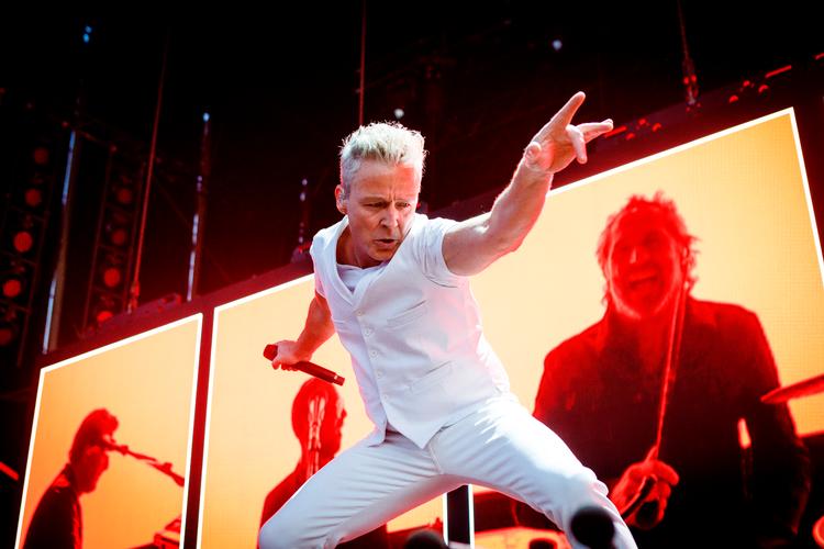 Thomas Helmig gav en indfølt improviseret version af hittet 'Midnat i Europa', men der var en del publikummer allerede listet ud af Royal Arena. Her ses sangeren under en koncert på Jelling Musikfestival 2018. Arkivfoto Per Lange