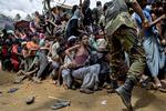 
Arkivfogo: Sydøst for Cox’s Bazar i Bangladesh er et bakket landskab med leret jord omdannet til verdens største flygtningelejr. I dette ekstremt tætbefolkede område prøver rohingyaflygtningene at skabe sig en så normal hverdag som muligt. 
   Jacob Ehrbahn/POLFOTO