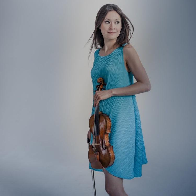 Fortrolig. Arabella Steinbacher er vokset op i München med Strauss’ musik, og hun kender den til bunds. Foto: Sammy Hart 
