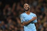 Manchester City har netop indgået en ny aftale med angriberen  Raheem Sterling til en værdi af  ca. 130 millioner kroner per sæson. Om klubben reelt har råd til det, er uklart. Dokumenter peger i hvert fald på, at City måske genererer fantasi-indtægter. Oli Scarff/Ritzau Scanpix