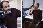 Luca Guadagnino og Tilda Swinton arbejder under 
optagelserne af 'Suspiria' sammen med filmfotografen Sayombhu Mukdeeprom, som fik sit internationale gennembrud med Guadagninos forrige film 'Call Me by Your Name'. Sandro Kopp