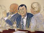 Joaquin 'El Chapo' Guzman i midten sidder ved siden af sin forsvarsadvokat, Eduardo Balazero, under retssagen, som finder sted i New York.  Elizabeth Williams/AP