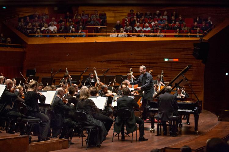 Concertgebouw-orkestret fra Amsterdam -er et af de helt store, gamle og traditionsrige europæiske symfoniorkestre. Jacob Ehrbahn/POLFOTO