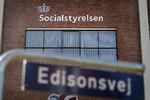 Svindelmistænkte Britta Nielsen var afdelingsleder i   Socialstyrelsens kontor på Edisonsvej i Odense. Hun er nu varetægtsfængslet for at have svindlet sig til op mod 111 millioner kroner. To hæerisigtede i sagen er Britta Nielsens datter.   Jens Dresling/POLFOTO