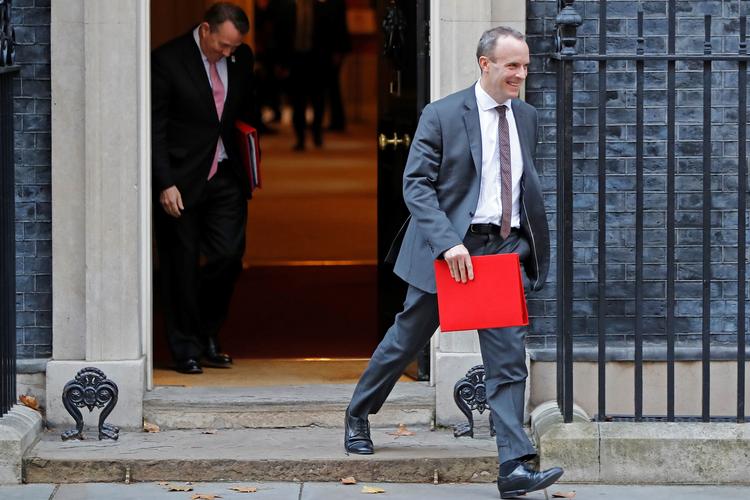 Den britiske minister for brexit, Dominic Raab, forlader Theresa Mays regering.  Tolga Akmen/Ritzau Scanpix