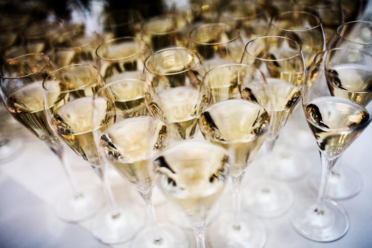 Der vil være champagne til gæsterne til prisfesten på mandag, hvor  White Guide hylder de bedste restauranter og madoplevelser i landet. Ditte Valente/POLFOTO