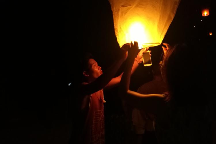 Lanterner er egentlig ikke cambodjansk skik, men hotelvært Robbie fik ideen af nogle franske gæster, og nu er det blevet et fast indslag på hotellet. Martine Lind Krebs