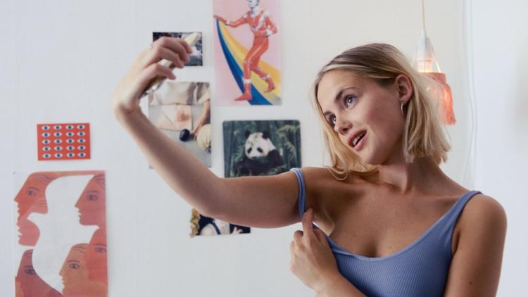 Asta tager flest sexede selfies, når det går allermest dårligt. Pr-foto Valdemar Cold Winge Leisner