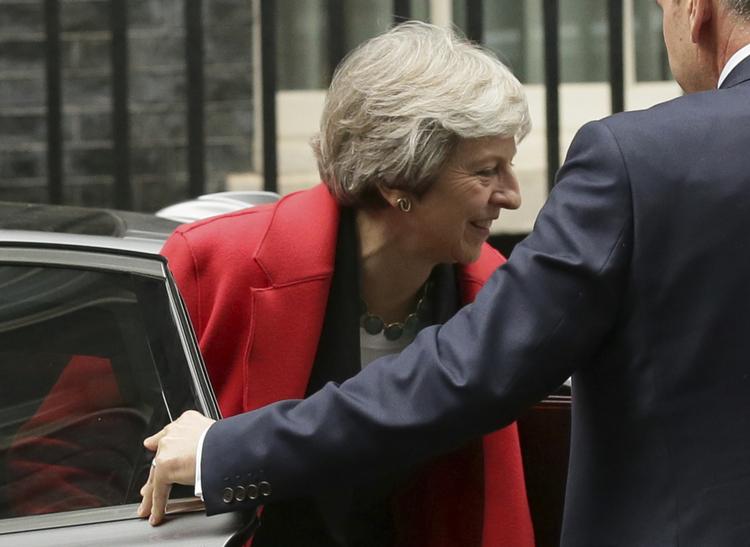 Theresa May bliver siddende som partileder og kæmper for at gennemføre sin Brexit-aftale. Tim Ireland/Ritzau Scanpix