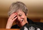 
    Premierminister Theresa Mays politiske liv blev torsdag sat endnu mere under pres, end det hidtil har været. Og det siger ikke så lidt. Alene torsdag forlod endnu en flok ministre hendes regering, og hun er blevet stadig mere isoleret og presset af både Remainers, dem, der helst ville være blevet i EU, og af Brexiteers, dem, der hele tiden har villet ud. Koste, hvad det vil. (Photo by Matt Dunham / POOL / AFP)
   Matt Dunham/Ritzau Scanpix
