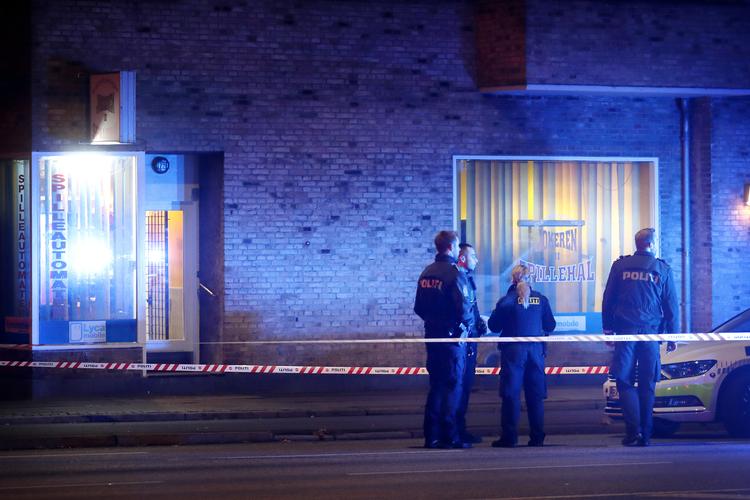 
    Politiet arbejder ved Tagensvej tæt på Lygten på Nørrebro hvor en mand torsdag aften blev ramt af skud.
   Jens Dresling/POLFOTO