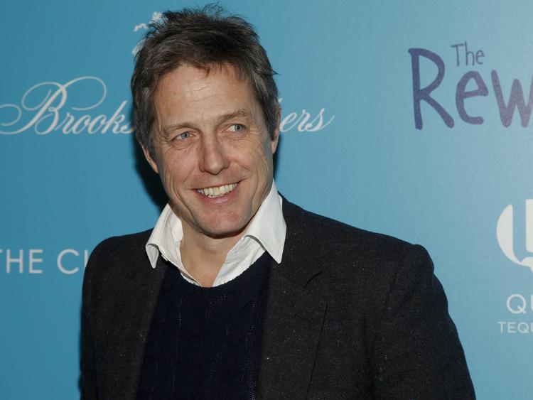 Hugh Grant er næsten lige blevet færdig med sin første medvirken i en tv-serie i mange år, da han spillede med i det historiske drama 'A Very English Scandal'. Andy Kropa/AP