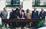 »Man ved jo allerede hvordan det ender«, og det gør ondt at se på Israel og Palæstinas fredsforsøg i 1992 siger dagens tv-anmelder. Ohayon Avi/DR