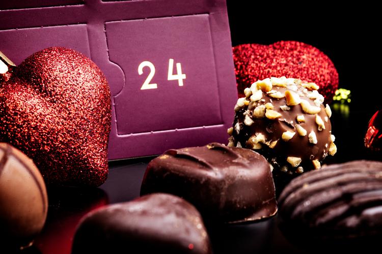 24 – og i nogle æsker 48 – små chokoladegodbidder til at øge voksne menneskers forventning til den kommende højtid. Ikke alt er dog lige velsmagende Foto: Miriam Dalsgaard/POLFOTO
