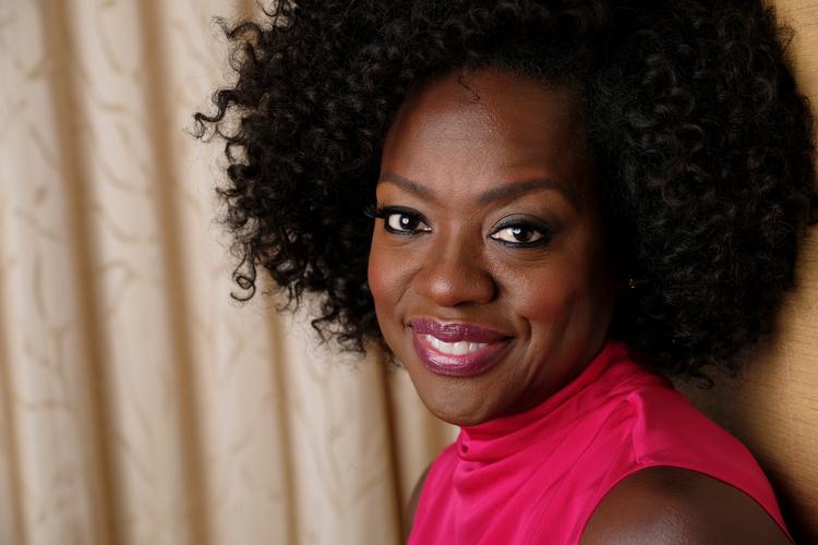 Rollen som Veronica i 'Widows' er den første, hvor Viola Davis bærer sit eget naturkrøllede hår. Chris Pizzello/AP