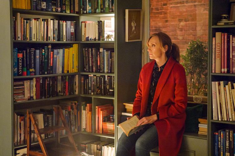 I 'Wanderlust' spiller Toni Collette gymnasielæreren Joy, der gerne vil have sex med sin mand, men ikke får det, fordi han går i baglås. Det gør han til gengæld ikke, da han havner hjemme i sin kollegas seng. Amanda Searle