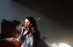 Filminstruktøren Lucrecia Martel, som hun oftest ser ud: med sin cigar og sine karakterfulde briller. Martel er blandt de kun 4,3 procent kvinder, som udgør andelen af alle instruktører, der nogensinde har været i konkurrence på Cannes. Pr-foto Cinemateket