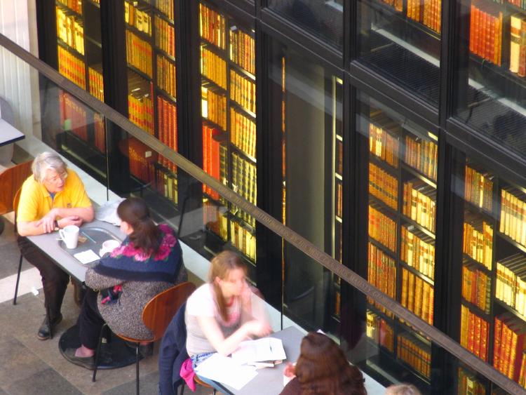 Det Britiske Imperium blev mægtigt i en tid, hvor bogkunsten også for alvor begyndte at blomstre, og der er så mange uvurderlige skatte i British Librarys samling, at det dårligt er til at begribe. Stéphane Goldstein/https://www.flickr.com/photos/33278177@N00/189673586/
