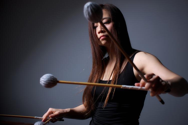 Slagtøjsvirtuosen Kuniko har brugt et halvt år på at perfektionere sit nye album med Steve Reichs 'Drumming' alene i studiet. Foto: Pr-foto