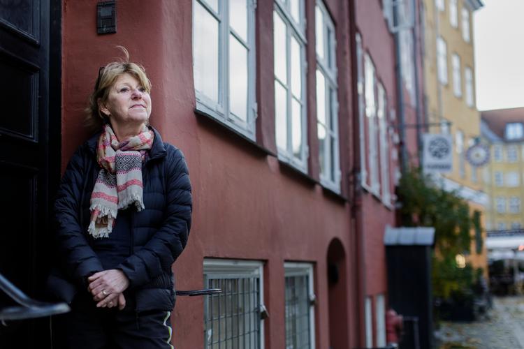 Ditte Gråbøls første lejlighed var her i nummer tre, og det første job var nede på Bøf og Ost lige ved siden af.
Skuespilleren er i øjeblikket aktuel som rigdame i 'Kat på varmt bliktag' på Betty Nansen. Mads Nissen/POLFOTO