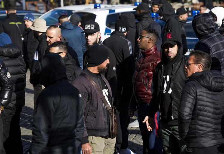 LTF-støtter dukkede op ved et tidligere retsmøde for at støtte  Shuaib Khan  Jonas Olufson (arkiv)