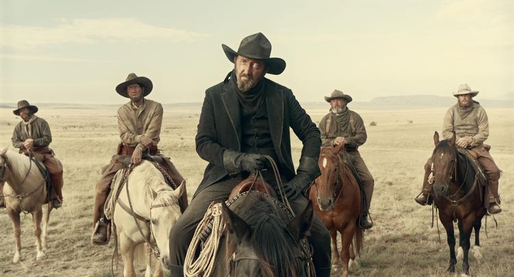 Døden er et baghold, man før eller siden falder i, i Coen-brødrenes western, hvor blandt andre Ralph Ineson har en af rollerne. Pr-foto Netflix
