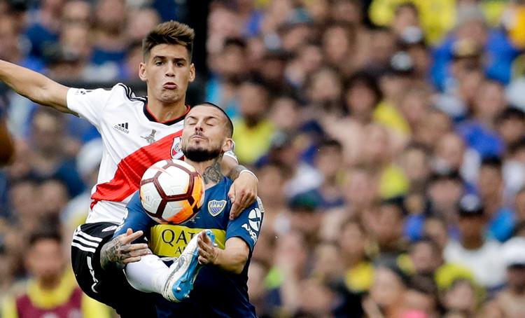 I det første møde mellem River og Boca faldt der seks advarsler. Natacha Pisarenko/AP