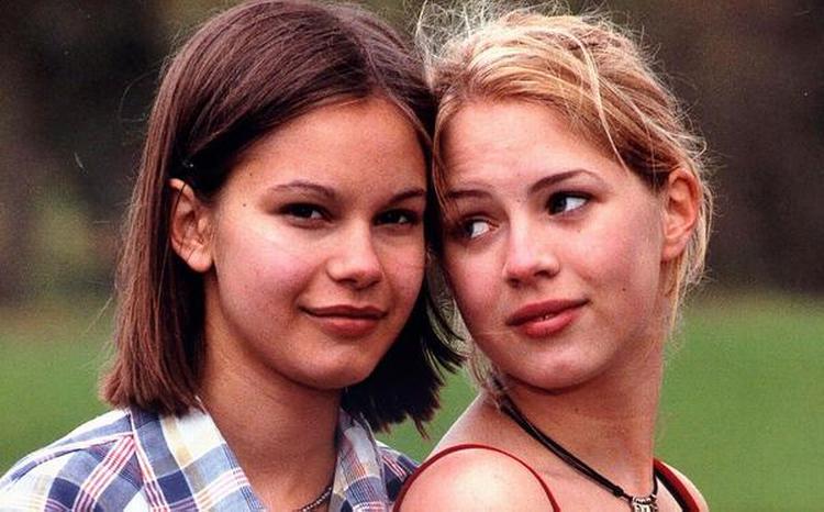 I Lukas Moodyssons 'Fucking Åmål' fra 1998 forelsker Agnes sig i Elin, og man følger de to pigers følelser. MEMFIS FILM/Ronald Grant Archi/Ritzau Scanpix