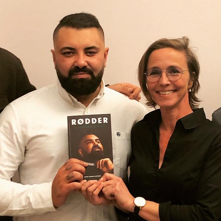 Det var blot ti minutter efter receptionen for bogen 'Rødder - en gangsters udvej', at Nedim Yasar blev skudt. På billedet ses Nedim Yasar og Marie Louise Toksvig til receptionen. Privatfoto Sebastian Richelsens