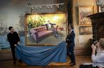 Den 16. november afslørede kronprinsen og billedkunstneren Kasper Eistrups et nyt portræt af kronprinsen. Det skete i forbindelse med Eistrups første store retrospektive udstilling på Det Nationalhistoriske Museum på Frederiksborg. Foto: Keld Navntoft/Ritzau Scanpix