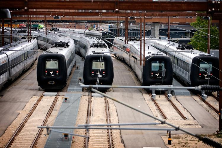 De seneste fire år har markant færre danskere taget toget, viser nye tal. Det nye signalsystem, der er ved at blive rullet ud i hele landet, risikerer at give endnu flere gener for passagererne, og få flere til at vælge et andet transportmiddel. Foto: Jens Dresling/POLFOTO