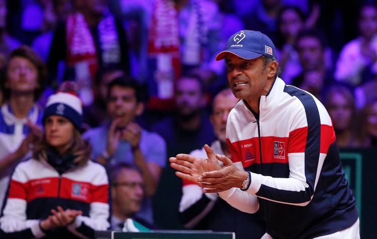 Frankrigs holdkaptajn Yannick Noah forsøgte at heppe sit hold frem til succes, men det var ikke nok denne gang. Foto: Thibault Camus/AP