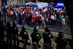 Copa Libertadores-finalen i Buenos Aires har ført til masser af ballade i gaderne, og nu er kampen tre gange blevet udskudt. Foto: Javier Gonzalez Toledo/Ritzau Scanpix